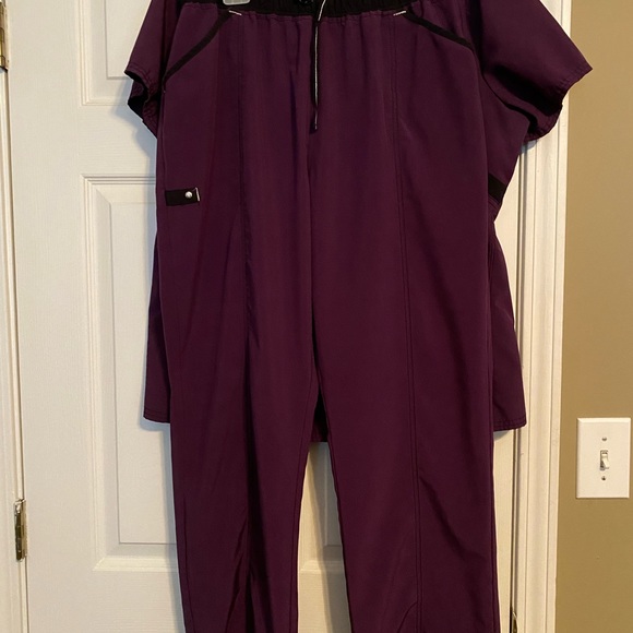 Deep plum Scrub’s - Picture 7 of 9